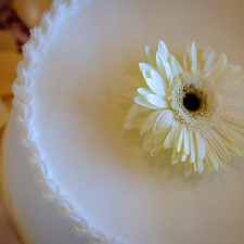 Simple Elegant White Wedding Cake and Flower