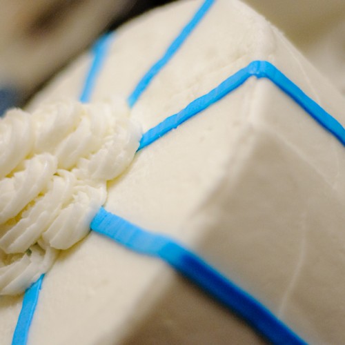 White Rose Blue Tassel Wedding Cake