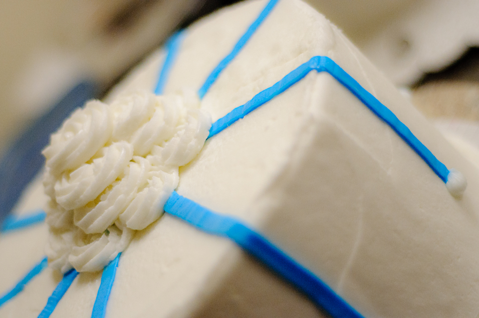 White Rose Blue Tassel Wedding Cake