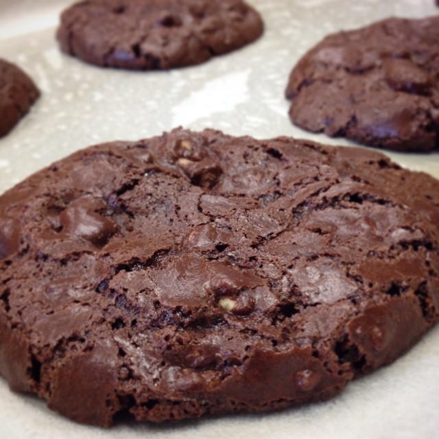 Gluten free dark chocolate walnut cookies. Fresh from t • Homemade ...